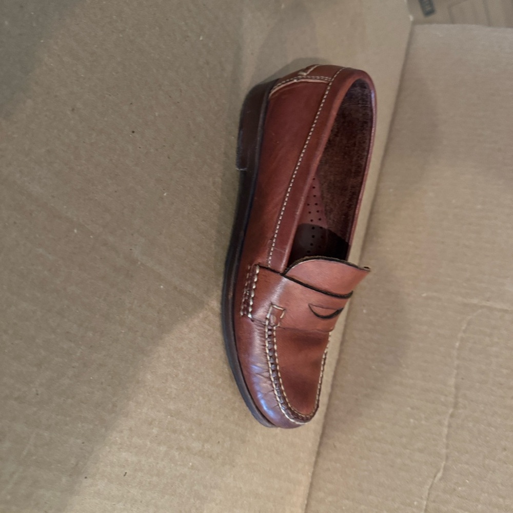 COLE HANN LEATHER LOAFERS SIZE 7
Women’s Nice Condition! - Picture 7 of 11